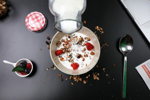 berry breakfast, cereal, milk